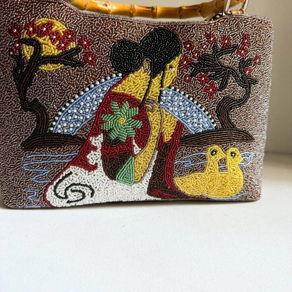 Vintage Fully Beaded Colourful Geisha Themed Bamboo Handle Purse - Picture 2 of 10